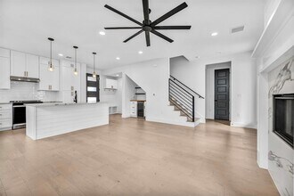 2405 E 11th St in Austin, TX - Foto de edificio - Building Photo