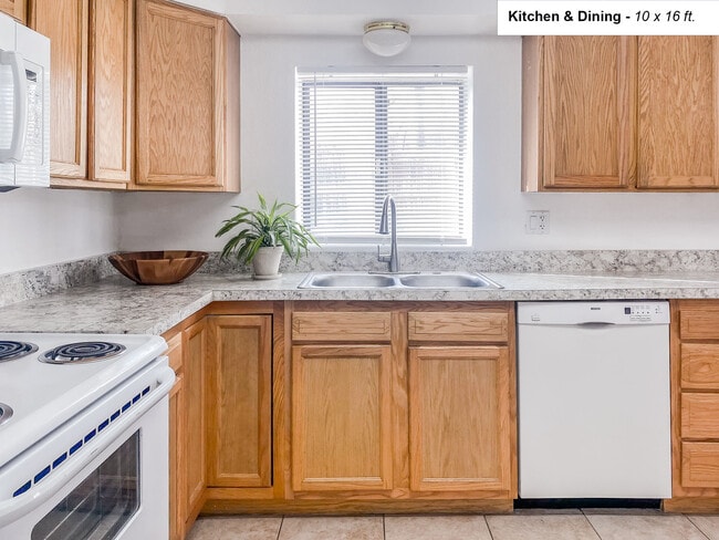 8367 S Reed St in Littleton, CO - Building Photo - Building Photo