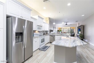 8641 Piazza Del Lago Cir in Estero, FL - Foto de edificio - Building Photo