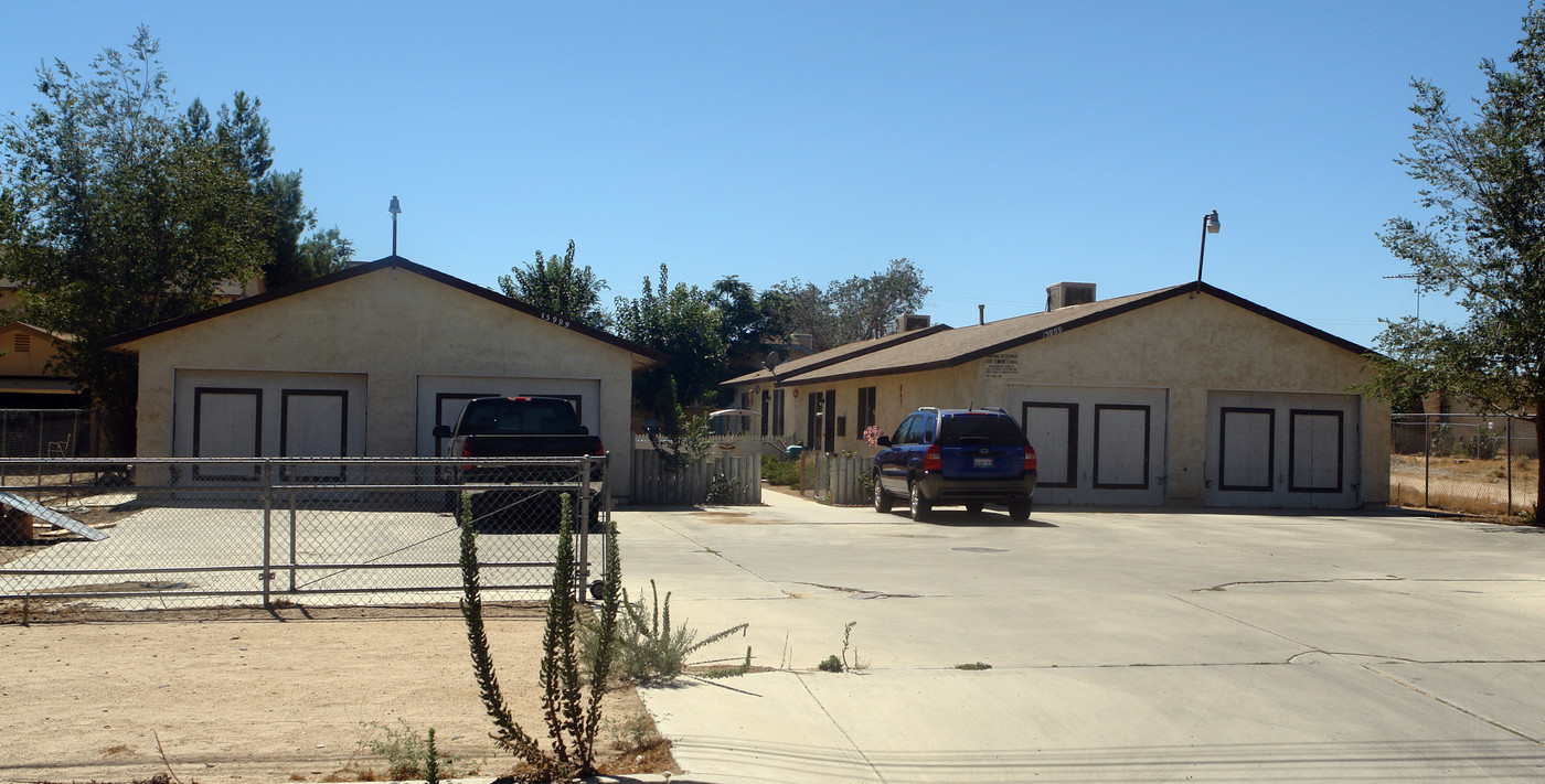 15599 Orange St in Hesperia, CA - Building Photo