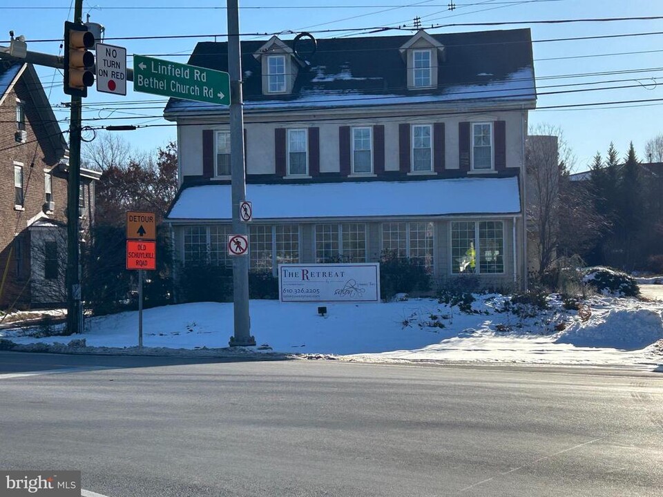 1690 Old Schuylkill Rd in Spring City, PA - Building Photo