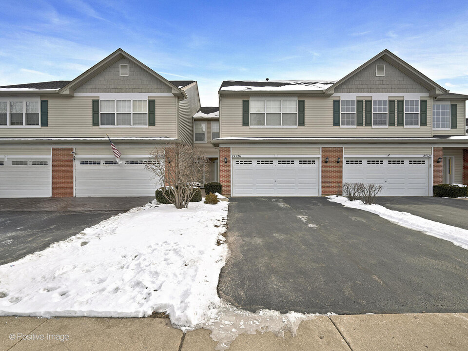 24126 Walnut Cir in Plainfield, IL - Building Photo