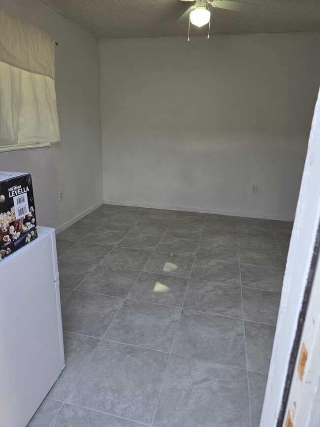 4670 SW 133rd Ave, Unit Room for rent, Unit Room for rent