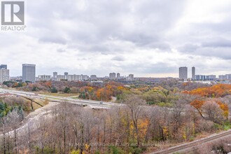 30-1030 Inn On The Pk Dr in Toronto, ON - Building Photo - Building Photo