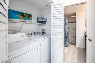 1240 Wildwood Lakes Blvd in Naples, FL - Foto de edificio - Building Photo