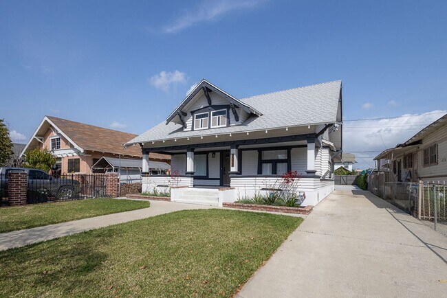 3022 S La Salle Ave in Los Angeles, CA - Building Photo - Building Photo