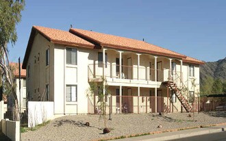 Sierra Vista Apartments in Phoenix, AZ - Building Photo