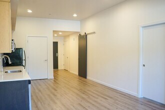 6015 S Virginia Ave in Portland, OR - Building Photo - Building Photo