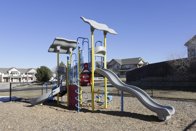 Cimarron Apartments in Firestone, CO - Foto de edificio - Building Photo