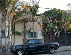 1056 E 6th St in Long Beach, CA - Building Photo - Building Photo