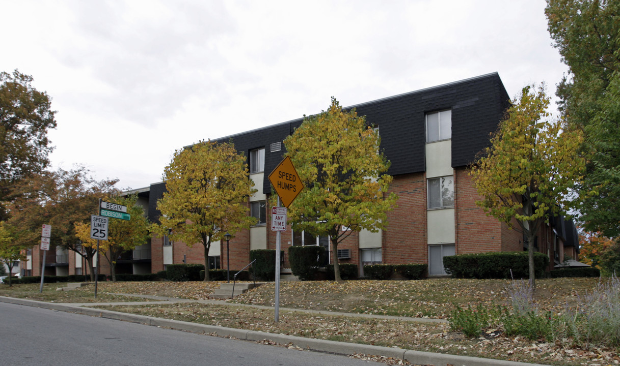 Ridge Hill Manor in Cincinnati, OH - Building Photo