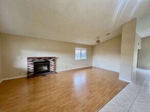 827 Crested Dr in Suisun City, CA - Building Photo - Building Photo