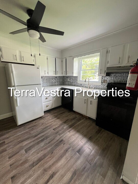 108 N 8th St in Millville, NJ - Building Photo