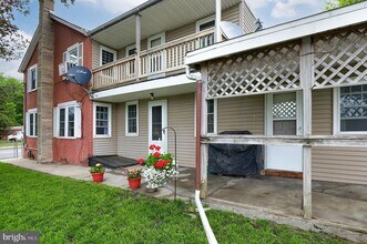 1102 Lancaster Ave, Unit Front in Columbia, PA - Building Photo - Building Photo