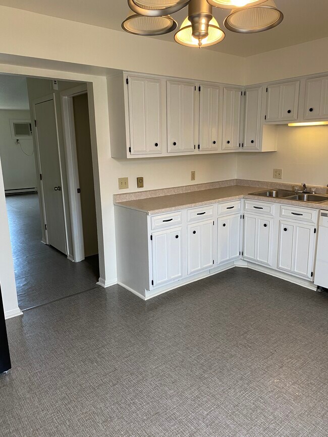 2252 Rockspring Rd Rentals in Toledo, OH