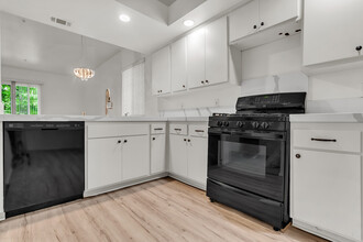 180 W Lemon Ave in Monrovia, CA - Building Photo - Building Photo
