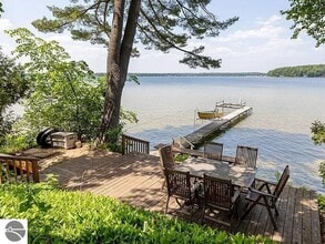 843 N South Long Lake Rd in Traverse City, MI - Building Photo - Building Photo