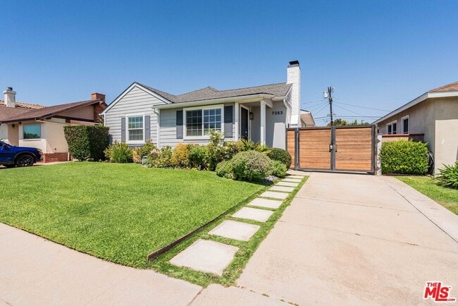 7353 W 82nd St in Los Angeles, CA - Building Photo - Building Photo