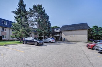 Hillcrest Apartments in Fergus, ON - Building Photo - Building Photo