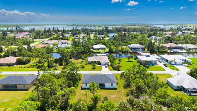 15245 Brainbridge Cir in Port Charlotte, FL - Building Photo - Building Photo