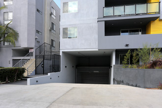 Wilcox Place in Los Angeles, CA - Building Photo - Building Photo