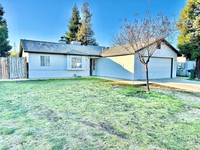 2363 Sierra View St in Selma, CA - Building Photo - Building Photo