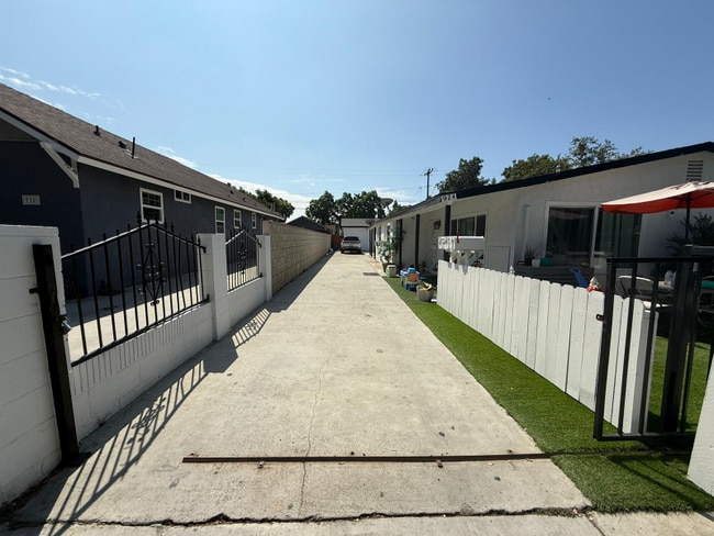 924 W Chestnut Ave in Santa Ana, CA - Building Photo - Building Photo