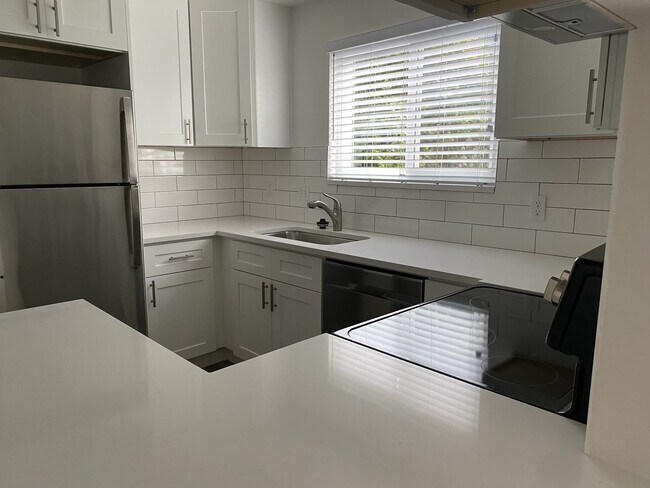 Golden View Apartments in Renton, WA - Foto de edificio - Building Photo