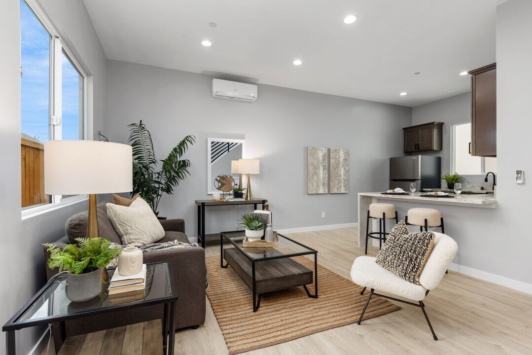 7134 E Hyatt St in San Diego, CA - Building Photo