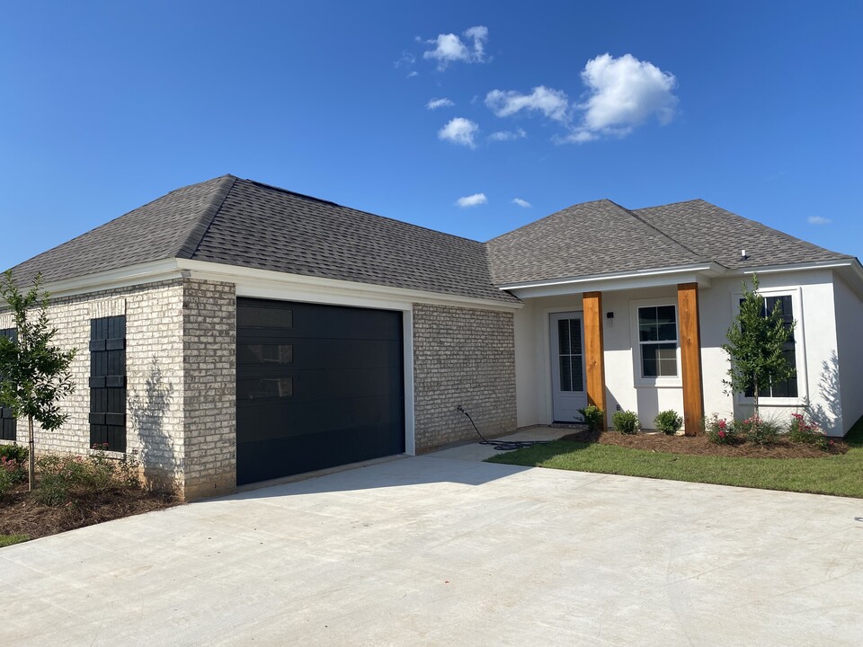 Jax Square Houses and Townhouses in Sterlington, LA - Building Photo