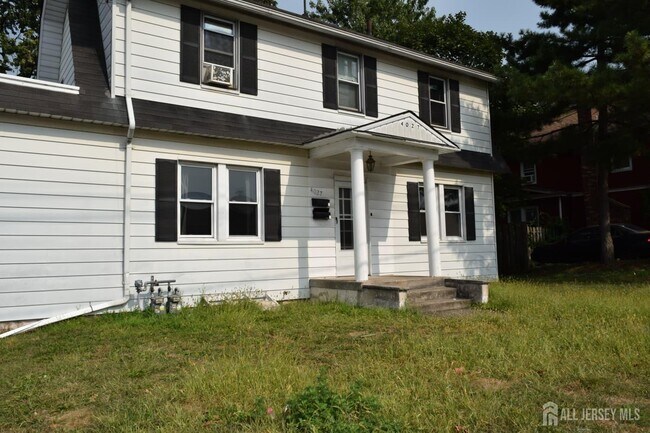 4027 Woodbridge Ave in Edison, NJ - Building Photo - Building Photo