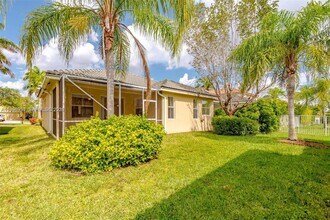 1877 Aspen Ln in Weston, FL - Building Photo - Building Photo