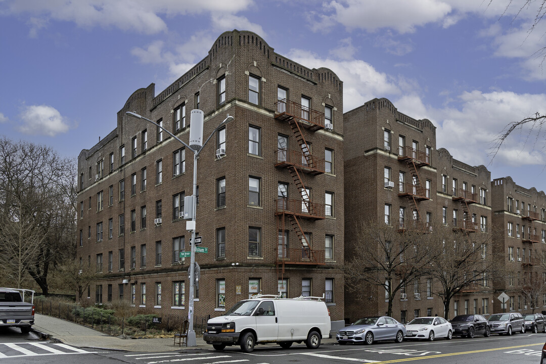 603 Isham St in New York, NY - Building Photo