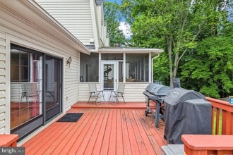 8916 Arley Dr in Springfield, VA - Building Photo - Building Photo