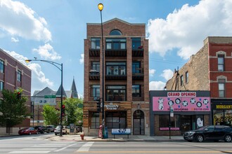 West Chicago 1701 in Chicago, IL - Building Photo - Building Photo