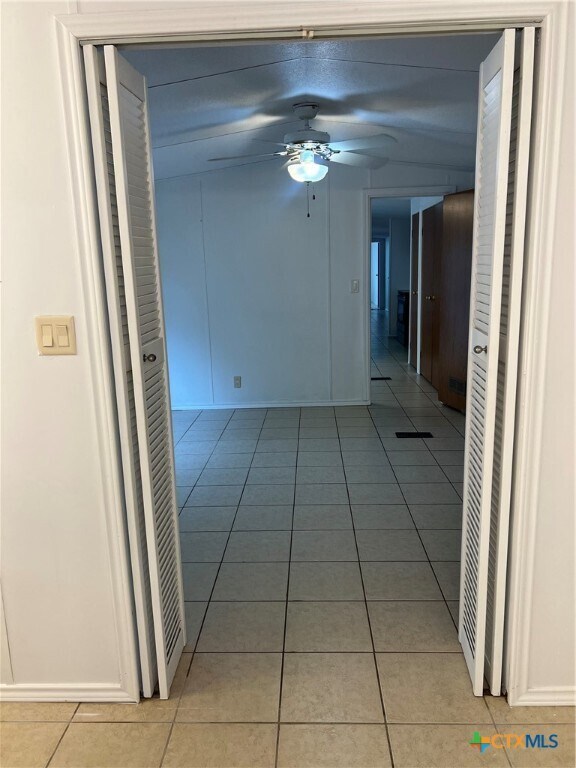 222 Buckhorn Dr in Canyon Lake, TX - Foto de edificio - Building Photo