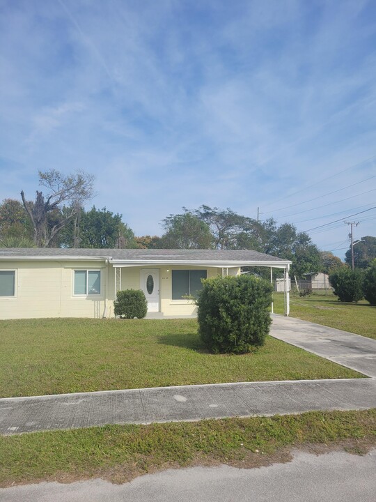 2104 Ave P in Fort Pierce, FL - Building Photo