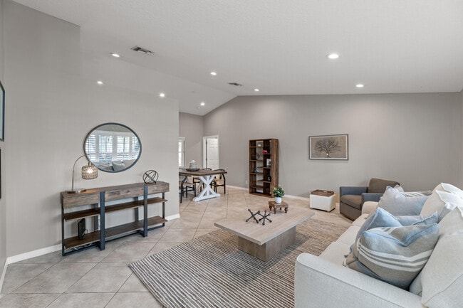 13773 Sheffield St in Wellington, FL - Building Photo - Building Photo