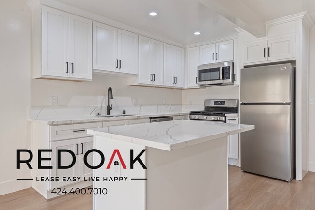 17830 Sherman Way in Los Angeles, CA - Building Photo - Building Photo