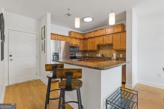 2230 Cheshire Bridge Rd NE, Unit 510 in Atlanta, GA - Foto de edificio - Building Photo