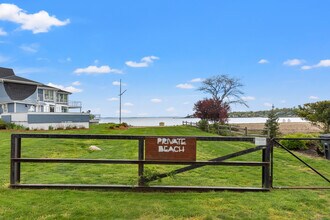 80 Soundview Dr in Stamford, CT - Building Photo - Building Photo