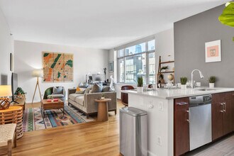 120 W 21st St in New York, NY - Building Photo - Building Photo