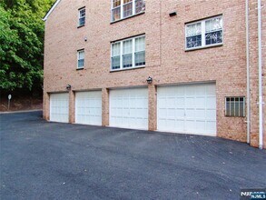 522 Maple Ave in Ridgewood, NJ - Building Photo - Building Photo
