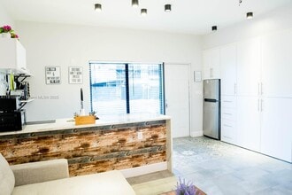 824 NE 4th St in Fort Lauderdale, FL - Building Photo - Building Photo