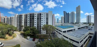 16909 N Bay Rd in Sunny Isles Beach, FL - Building Photo