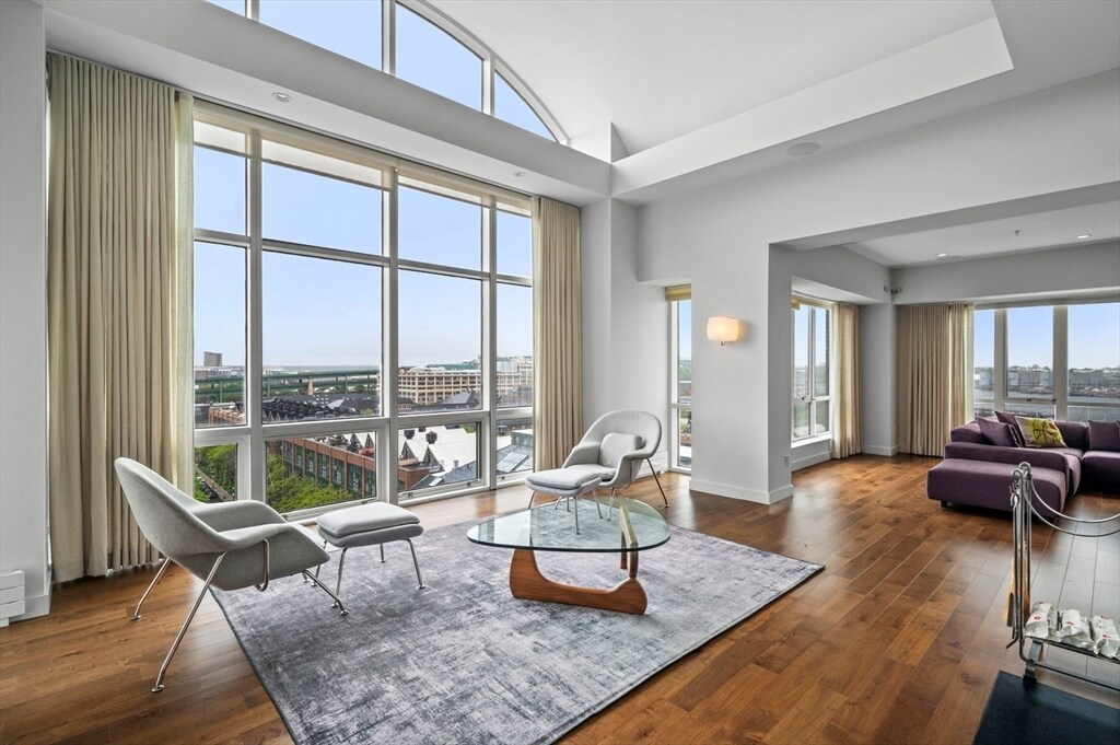 197 8th St in Boston, MA - Building Photo