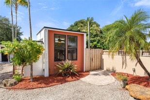 2618 Monroe St in Hollywood, FL - Building Photo