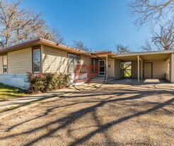 817 Lawrence Dr in Waco, TX - Building Photo