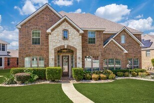 611 Creekwood Ln in Grand Prairie, TX - Building Photo