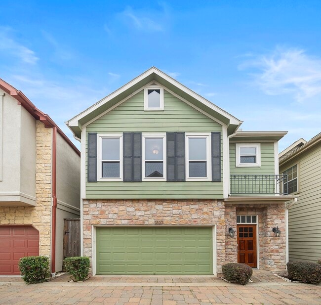 property at 2927 Clinton Dr